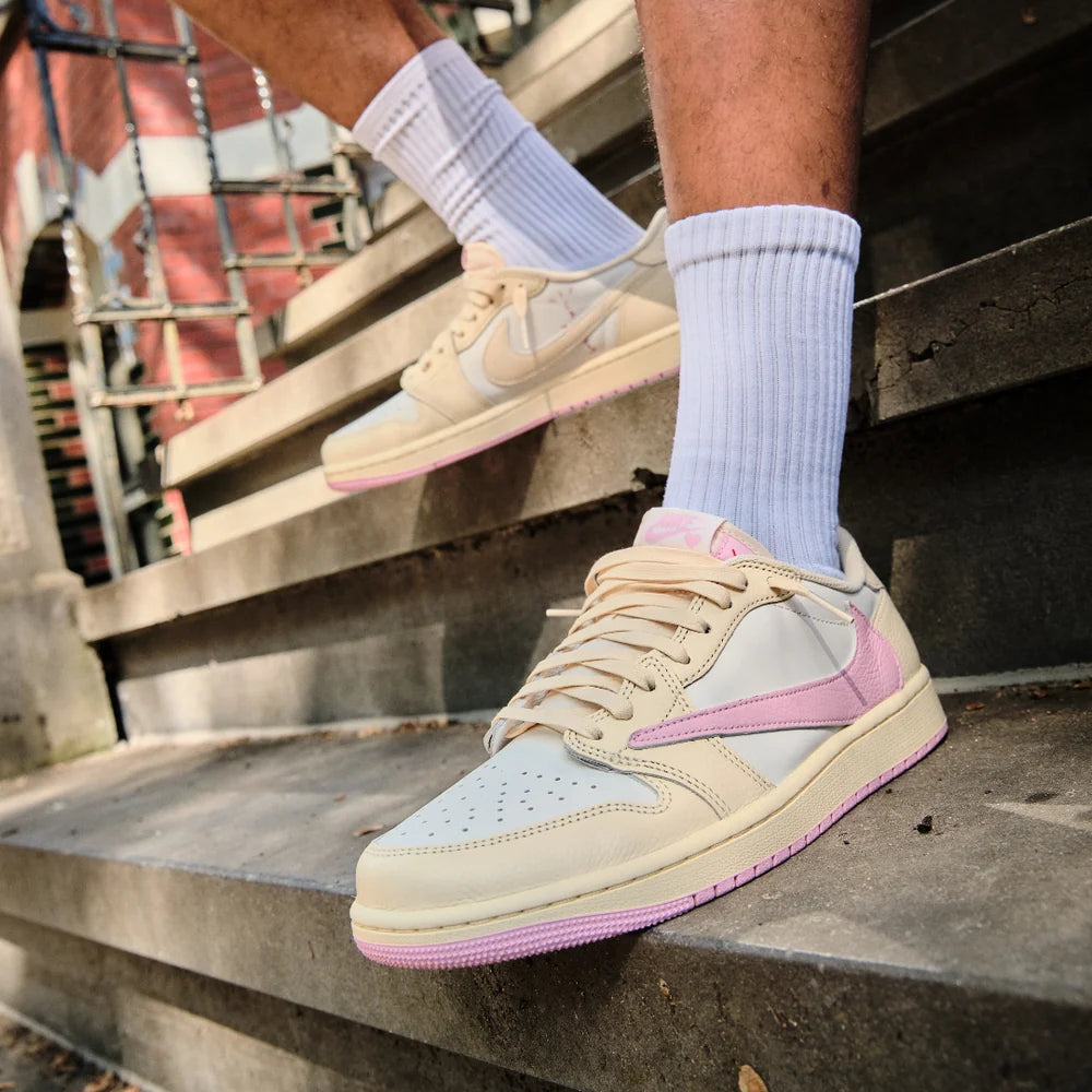 AJ1 Retro Low OG SP Travis Scott Shy Pink